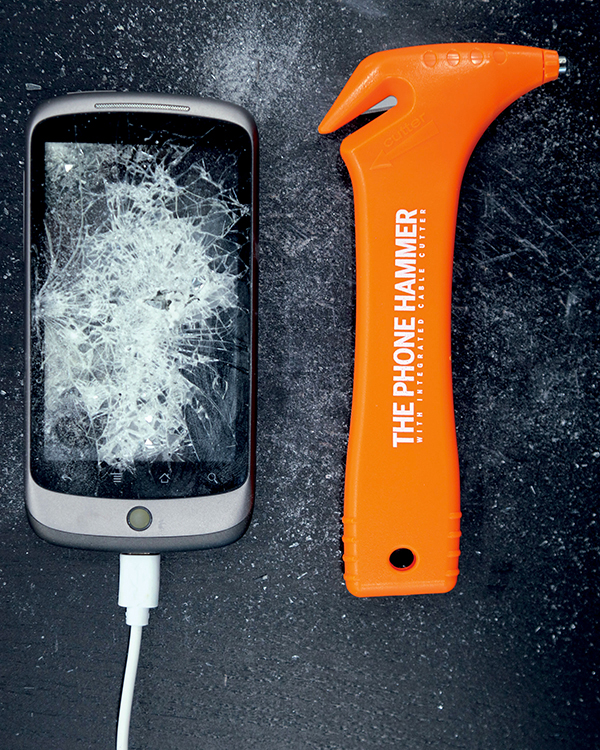 garnet-hertz-the-phone-hammerok